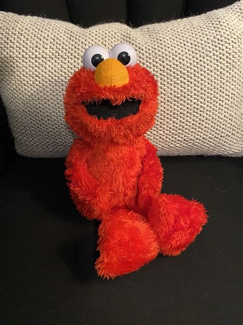 Sesame Street Love To Hug Elmo Sings Talks Nib Elmo Sings 51 Off