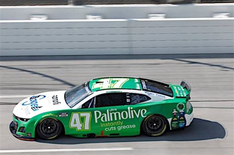 Ricky Stenhouse Jr. Wins at Talladega in Photo Finish