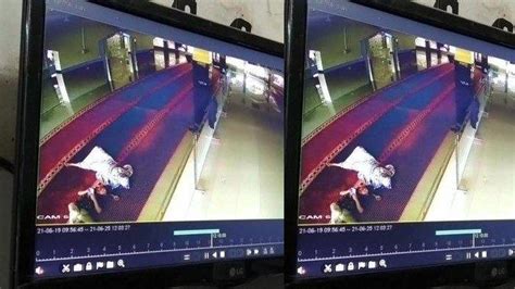 Mesum Di Masjid Dan Bobol Kotak Amal Aksi Dua Sejoli Terekam CCTV