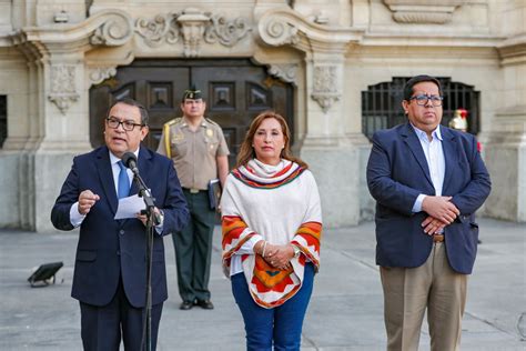 Presidenta Dina Boluarte brindó declaraciones a la prensa tras la