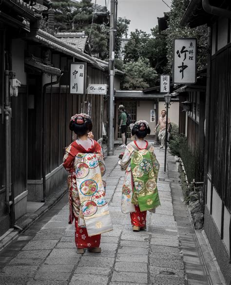 Geishas In Kyoto Japan Geisha Kyoto