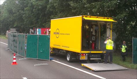 Transport Online Vrachtwagen Gekanteld Op De A Foto