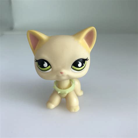 Lps Shorthair Cat 733 Kitty Green Eyesaccessories Collar In Action