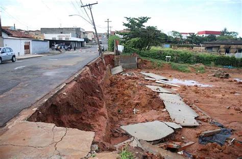 Forte chuva deixa prejuízos para moradores e comerciantes Tribuna de