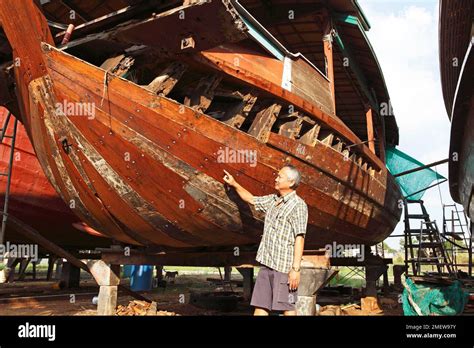 Thailand Boat Builder Hi Res Stock Photography And Images Alamy