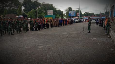 Foto Warga Kaget Ratusan Prajurit TNI Pagi Pagi Mendadak Serbu Pasar