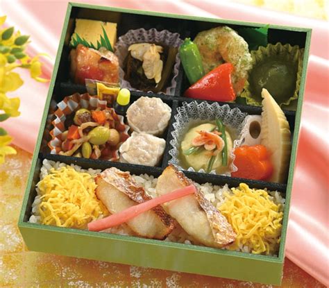 崎陽軒「松花堂弁当 ～鯛ごはん～」鯛のほぐし身と鯛出汁で炊き込まれたごはんに姫鯛の昆布風味塩焼きのせ！ えん食べ