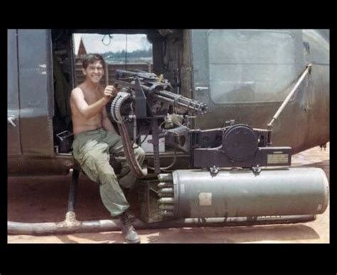 Vietnam War Us Army Door Gunner Photo Huey Hog Uh C Helicopter Machine