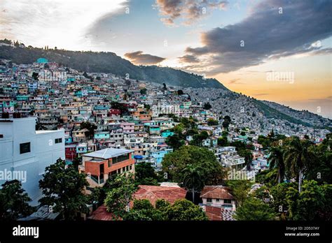 Maisons Colorées Bidonville De Jalousie Petionville Port Au Prince