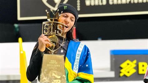 Que orgulho Rayssa Leal é campeã da Liga Mundial de Skate Street