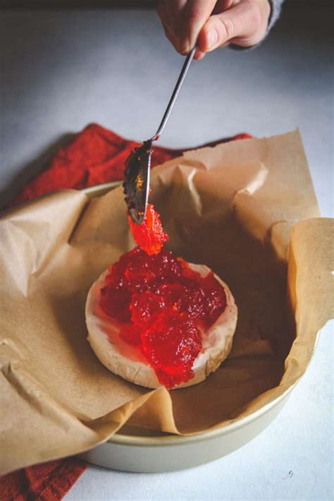 Easy Baked Brie Appetizer Recipe - Sweetphi