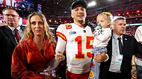 Patrick Mahomes Plays Photographer For Wife's Bikini Instagram Photo ...