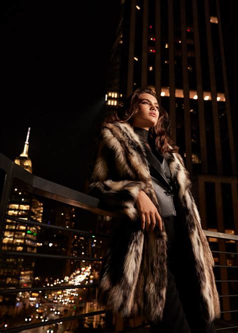 Discover DONNA KARAN Fall Winter 2022 Collection