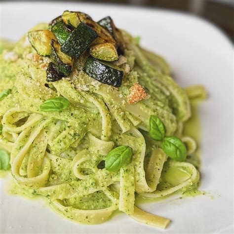 Fettuccine Con Crema Di Zucchini Briciole De Pane E Basilico R Foodporn