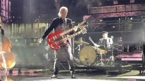 Jimmy Page Performed At The Rock And Roll Hall Of Fame Induction Ceremony