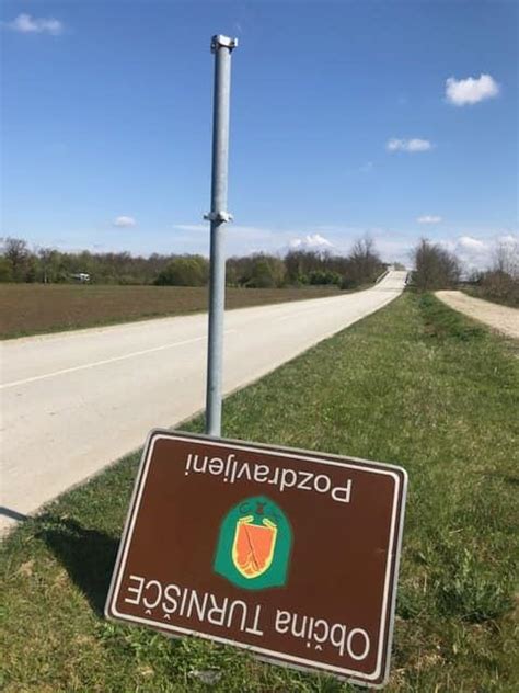 Občina Turnišče Išče Nepridiprave Ki Uničujejo Prometne Znake