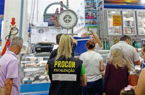 Semana Santa Bacalhau Quase Dobra De Pre O Entre Uma Peixaria E Outra