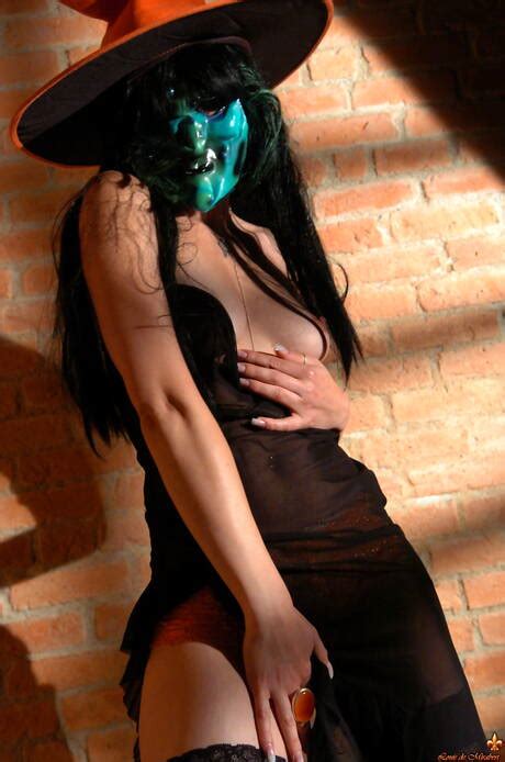 Blindfold Galleries With Hot Blindfold Photos