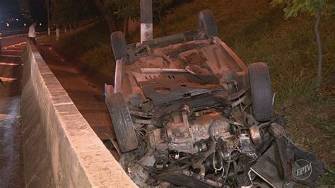 Motorista Perde O Controle E Carro Capota Na Avenida Lix Da Cunha Em