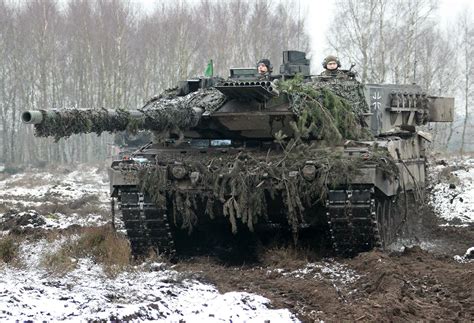 Leopard 2A7 Getarnt Und Einsatz Bereit Military Vehicles War Tank