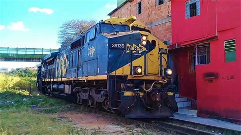 Trem De Carga Prefixo O Quatro Locomotivas Da Mrs Passando Em Belo