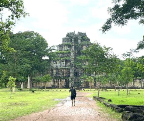 Au départ de Siem Reap Visite des temples de Koh Ker et de Beng