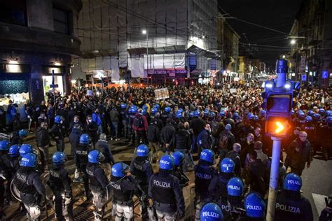 Milano Corteo No Green Pass Non Autorizzato Tensioni Con La Polizia