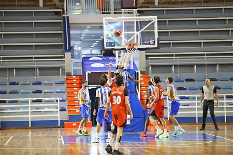 Imágenes del partido de baloncesto entre el Huelva Comercio Viridis y