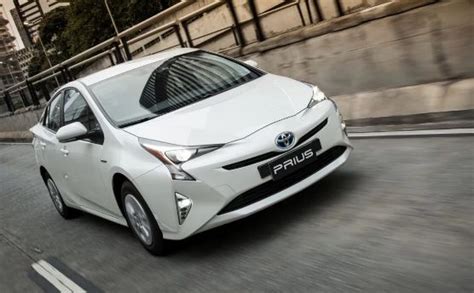 Toyota e Suzuki vão produzir carros elétricos e híbridos Corolla