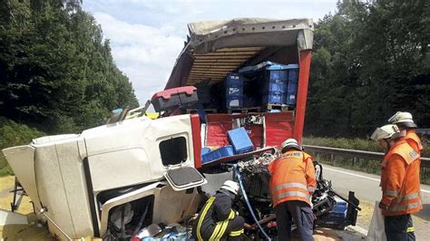 Schwerer Lkw Unfall Bei Gro Ippener