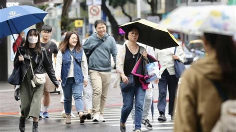 首道鋒面抵達！雨灌全台 溫度將跌10度｜東森新聞：新聞在哪 東森就在哪裡