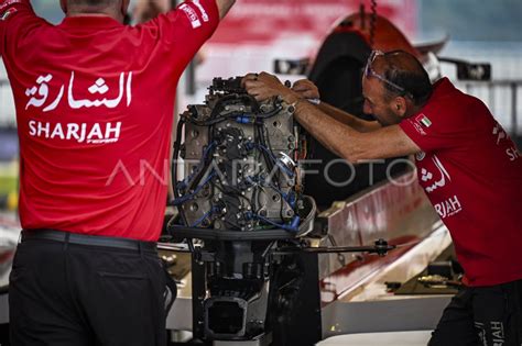 Persiapan Jelang Latihan Bebas F1 Powerboat Danau Toba 2024 ANTARA Foto