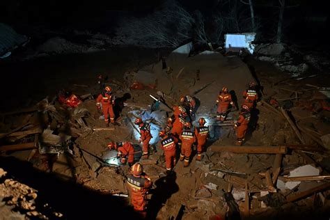 Al Menos Muertos En Un Terremoto En La Provincias Chinas De Gansu Y