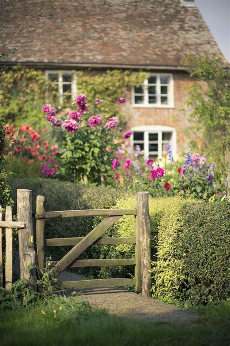 Faire un jardin anglais principes et plantes pour l aménager