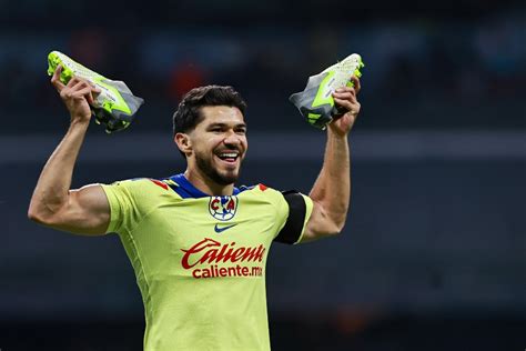 América Henry Martín fue reconocido con tres Balones de Oro