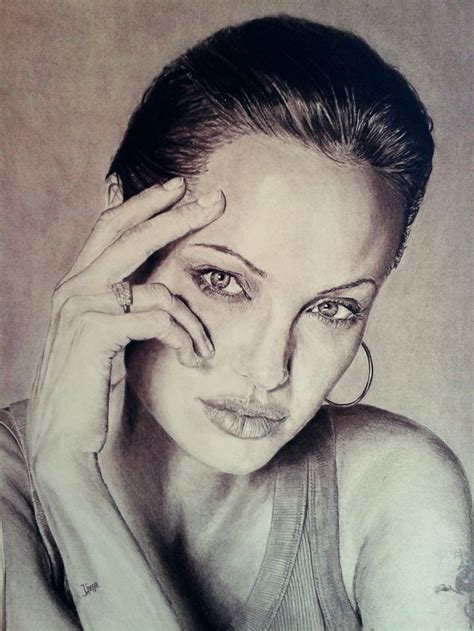 Retratos Jesús Lorente Angelina Jolie carboncillo 70 50cm Sketches