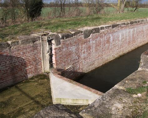 Eysey Lock Thames Severn Canal Vieve Forward Geograph Britain