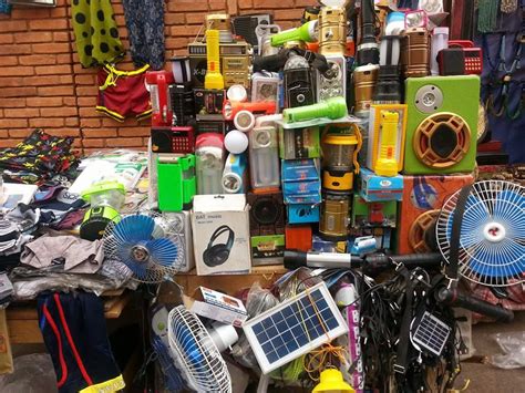 A Ouagadougou Le March Des Lampes Solaires Se D Veloppe Le Messager