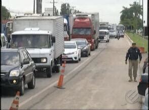 Jornal Liberal Edi O Caminh O Tomba E Congestiona Tr Nsito Na Br