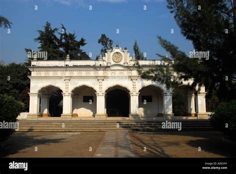 Building in Antigua, Guatemala Stock Photo - Alamy