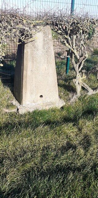 Arnold Lodge Triangulation Pillar Roger Templeman Geograph Britain