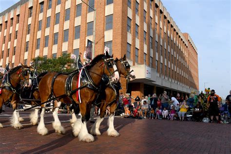 Pro Football Hall Of Fame Grand Parade Celebrates Newest Enshrinees