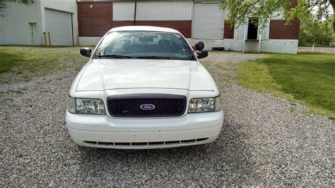 2004 White Ford Crown Victoria P71 Police Interceptor Sedan 4 Door Cop Car