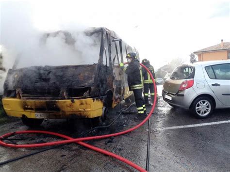 Torricella Sicura Scuolabus In Fiamme Salvi Tutti I Bambini