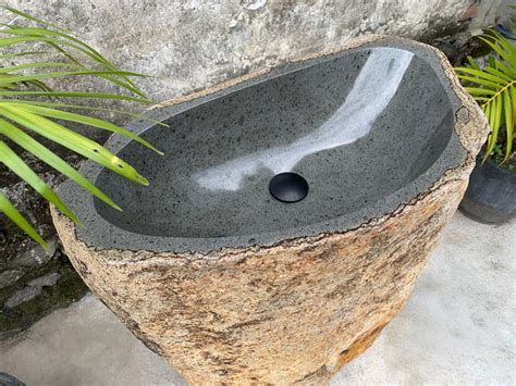 TOTEM WASHBASIN IN NATURAL MEGALITH STONE