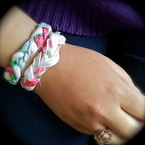 The Craft Flair: DIY Scrap Fabric Bracelet