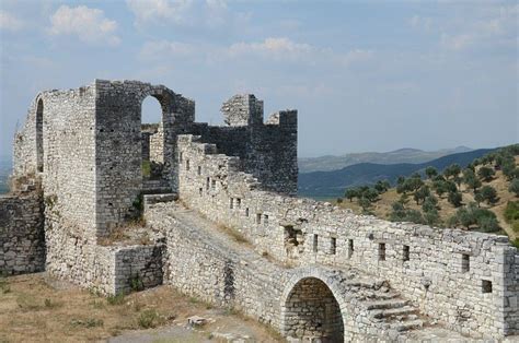 Tirana Excursion d une journée à Berat avec entrée au château et au