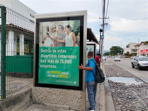 Anuncios Publicitarios Obstruyen El Paso En Paradas De Camiones