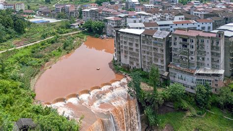 China renueva la alerta naranja por tormentas así como la alerta azul