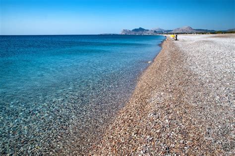 Playa De Guijarros De Traganou En La Isla De Rodas Grecia Foto Premium